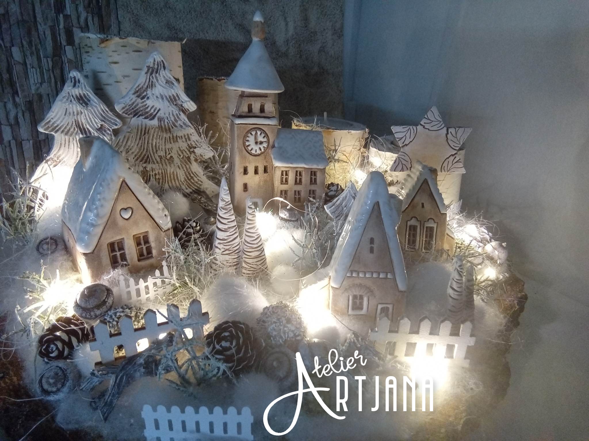 Březový adventní svícen s keramickou vesničkou