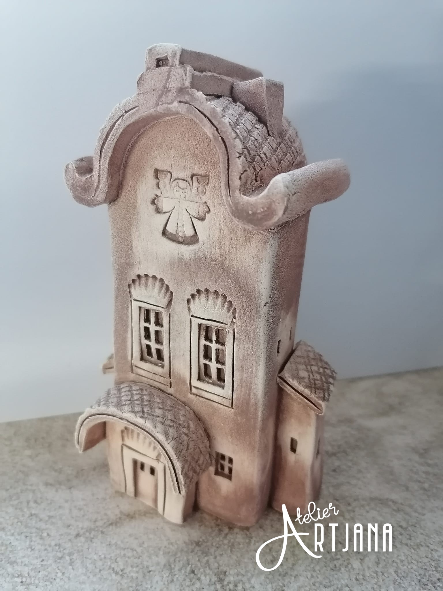 Keramický mini domeček členitější