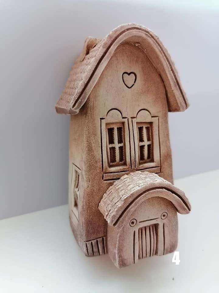 Keramický mini domeček členitější