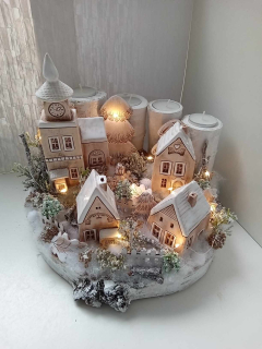 Březový adventní svícen s keramickou vesničkou