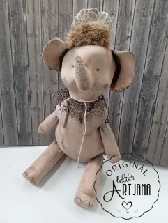 Slon hýbací ruce a nohy