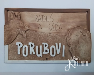 Keramická jmenovka se psy