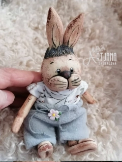 Zajíček hýbací ruce a nohy