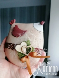 Ptáček s dřevěnými srdíčky